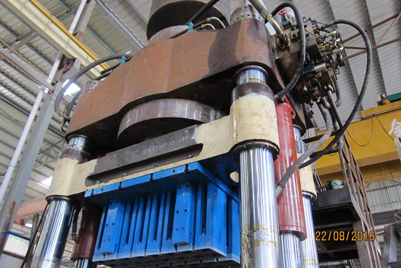 精益求精-恒興(xing)1100噸靜壓磚機試機(jī)成功！